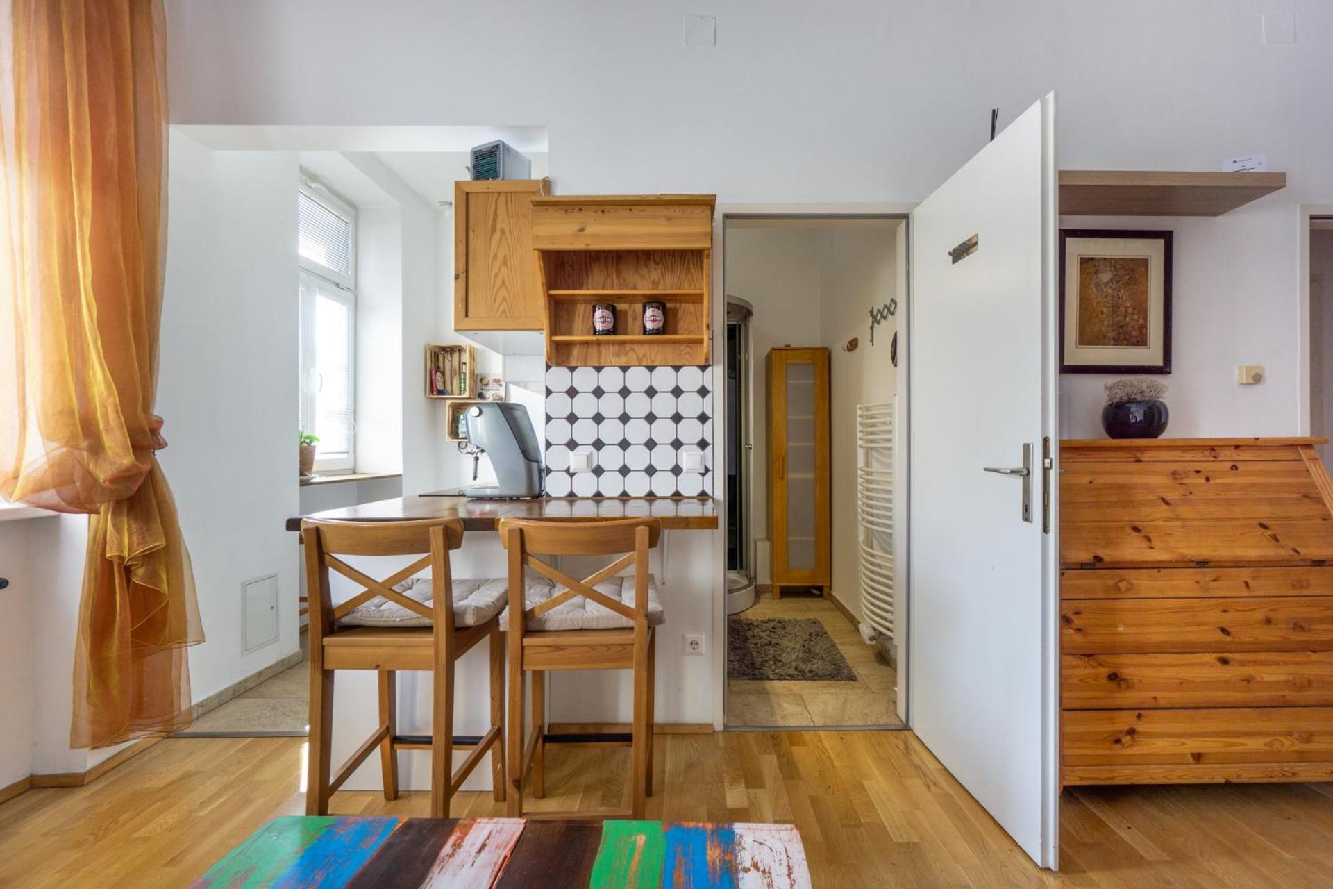 Next To Stadthalle & Westbahnhof Vienne